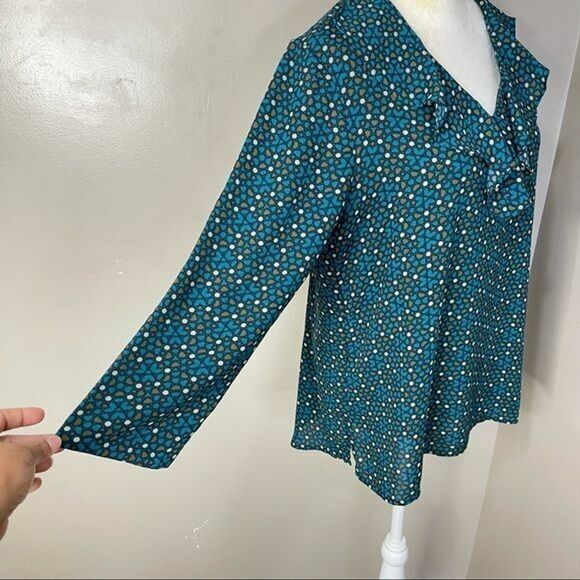 Van Heusen Women’s Top Blouse Size M Ruffle Neck Green 3/4 Sleeves - Picture 5 of 16